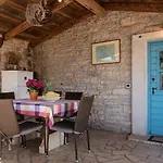 Prázdninový dům Mediterranes Steinhaus Mit Privatpool, Sauna, Meerblick, Kamin, Sommerkueche Vošteni