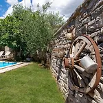 Prázdninový dům Mediterranes Steinhaus Mit Privatpool, Sauna, Meerblick, Kamin, Sommerkueche
