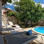 Mediterranes Steinhaus Mit Privatpool, Sauna, Meerblick, Kamin, Sommerkueche Prázdninový dům *