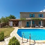 Prázdninový dům Mediterranes Steinhaus Mit Privatpool, Sauna, Meerblick, Kamin, Sommerkueche