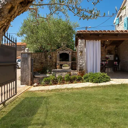 Mediterranes Steinhaus Mit Privatpool, Sauna, Meerblick, Kamin, Sommerkueche