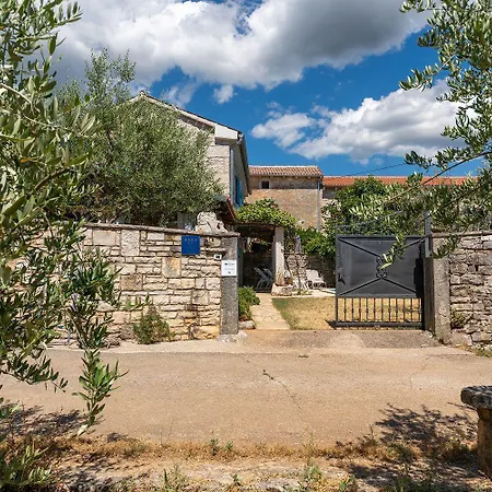Prázdninový dům Mediterranes Steinhaus Mit Privatpool, Sauna, Meerblick, Kamin, Sommerkueche Vošteni