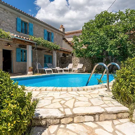 Mediterranes Steinhaus Mit Privatpool, Sauna, Meerblick, Kamin, Sommerkueche *