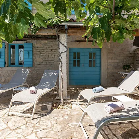 Mediterranes Steinhaus Mit Privatpool, Sauna, Meerblick, Kamin, Sommerkueche