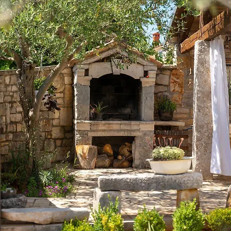 Mediterranes Steinhaus Mit Privatpool, Sauna, Meerblick, Kamin, Sommerkueche Prázdninový dům *