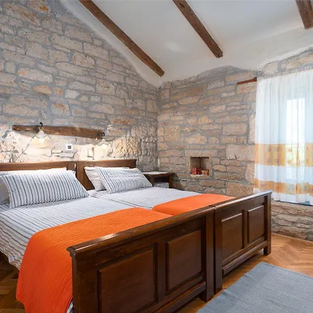 Mediterranes Steinhaus Mit Privatpool, Sauna, Meerblick, Kamin, Sommerkueche * Vošteni