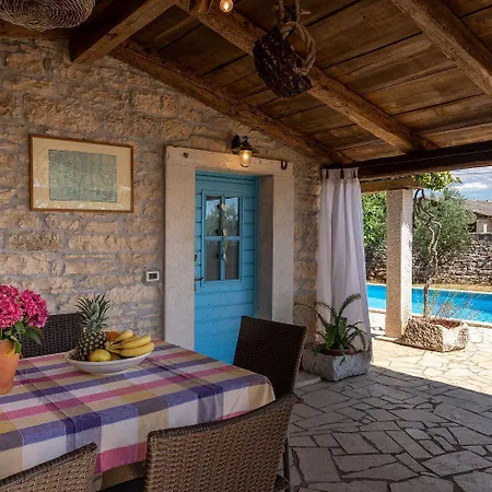 Mediterranes Steinhaus Mit Privatpool, Sauna, Meerblick, Kamin, Sommerkueche