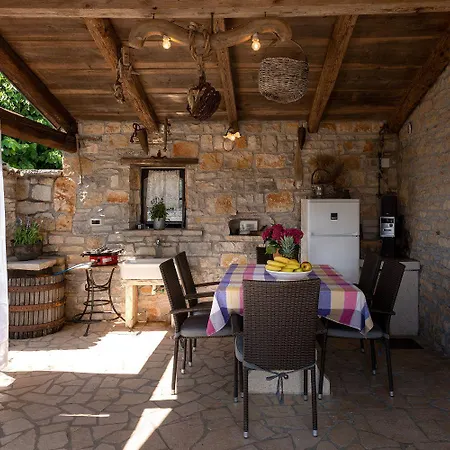Mediterranes Steinhaus Mit Privatpool, Sauna, Meerblick, Kamin, Sommerkueche Vošteni